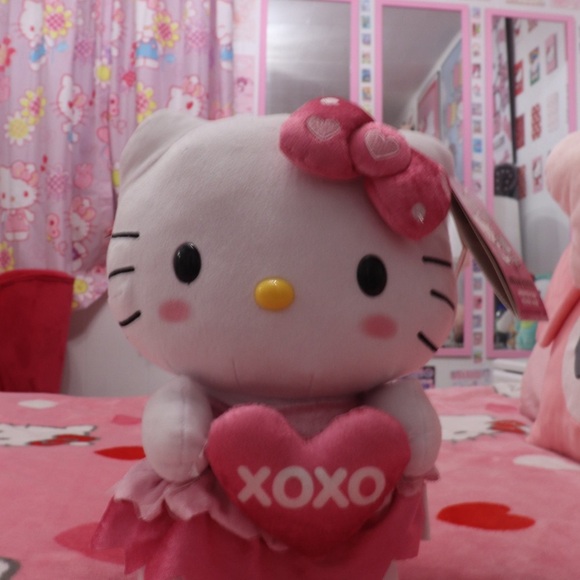 Hello Kitty Animated Plush with Pink Heart and Bow - Picture 2 of 4
